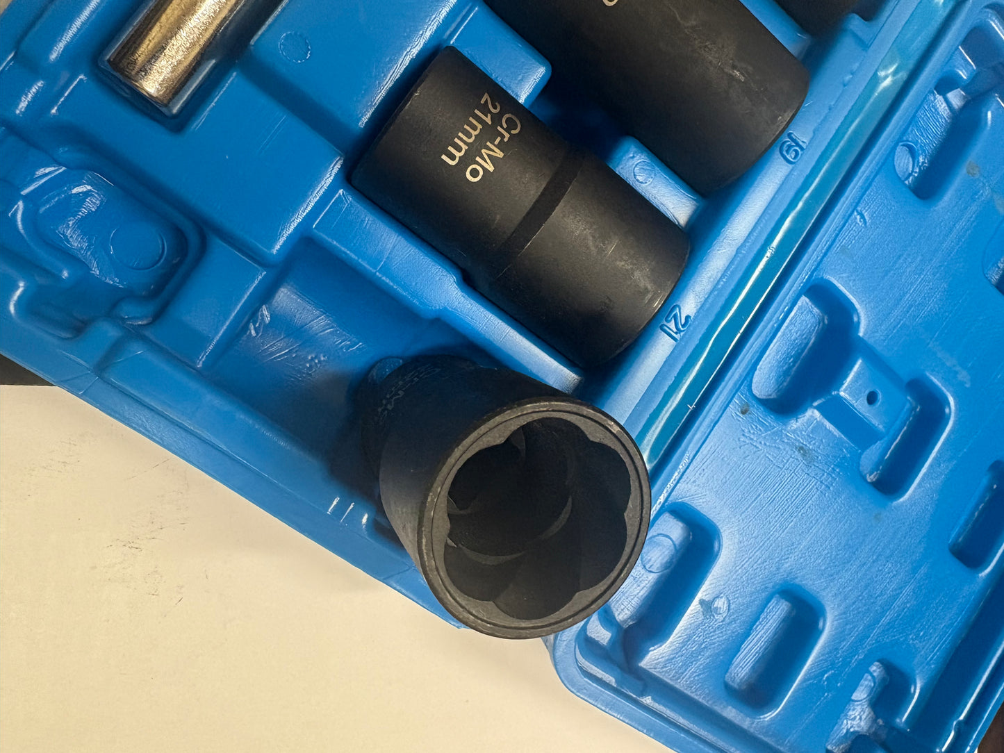 Stripped Lug Nut Remover Extractor Tool Kit